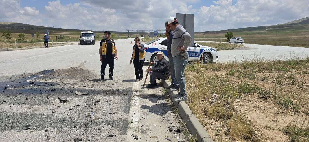 Konya’da iki araç çarpıştı, 3 kişi yaralandı 3